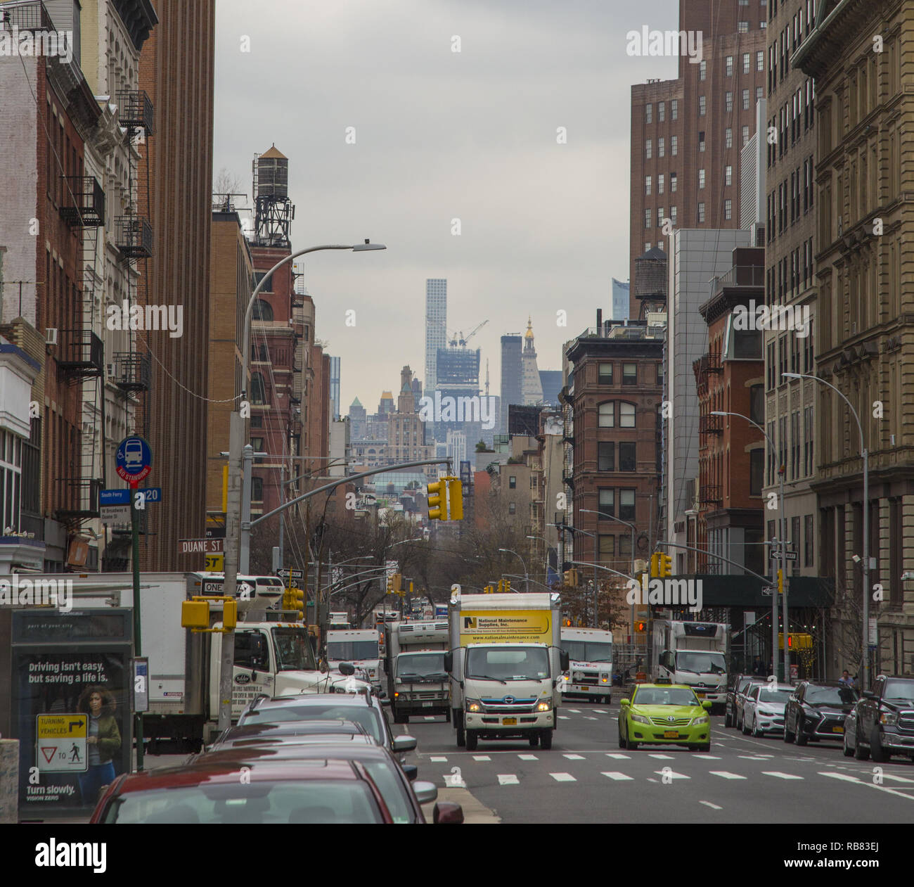 Blick nach Norden bis West Broadway aus der Nachbarschaft Tribecca in Lower Manhattan. Stockfoto