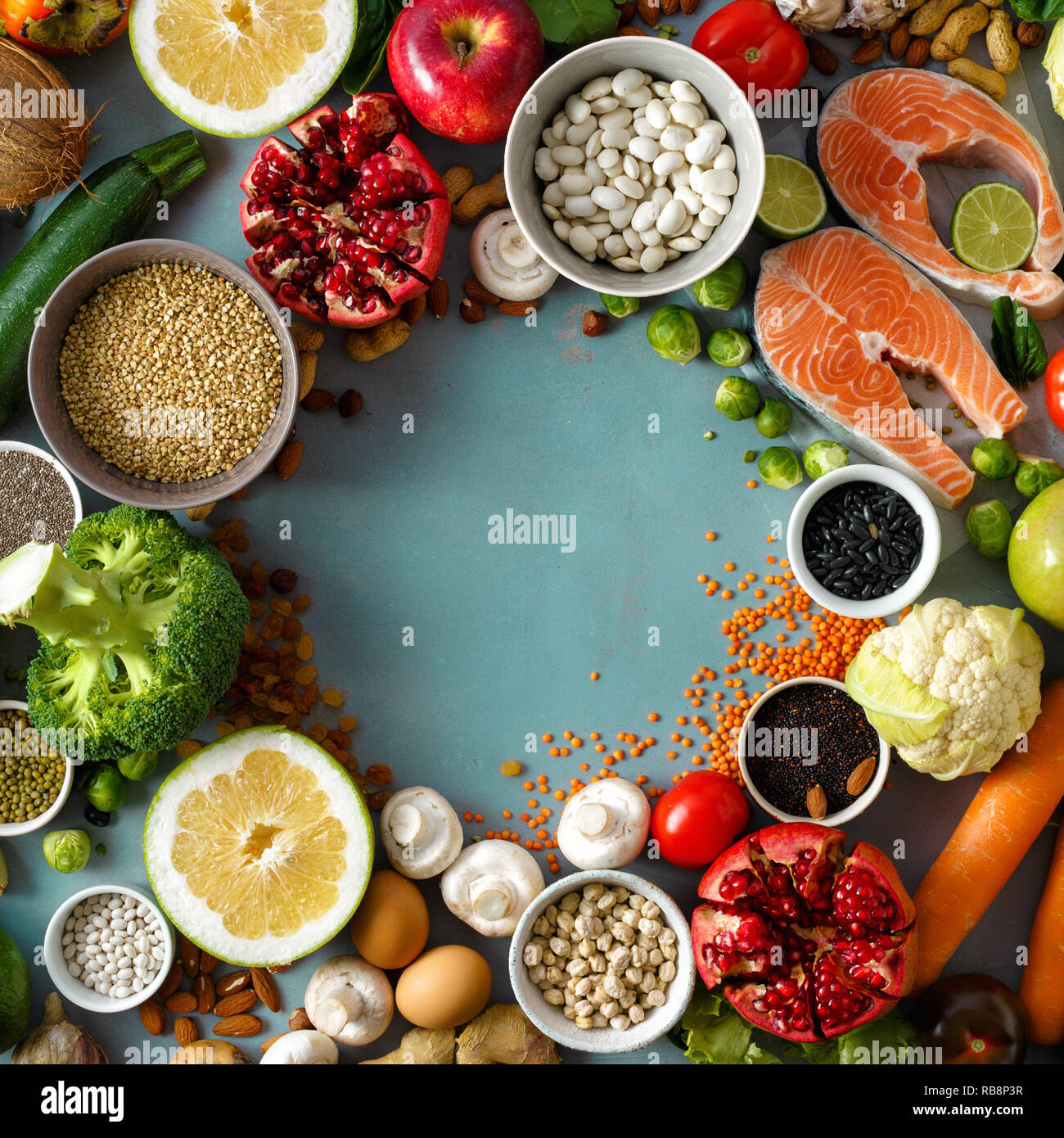 Top view Frame Set gesundes Essen kochen gesund und Ernährung Lebensmittel  (Getreide, Samen, Fisch, Gemüse und Früchte) Gesunde Ernährung Konzept  Stockfotografie - Alamy