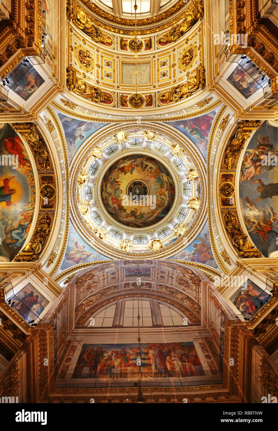 St. Petersburg, Russland - August 5, 2018. Innenraum der St. Isaak Kathedrale in St. Petersburg, Russland. Innenansicht des schönen Innenausstattung Stockfoto