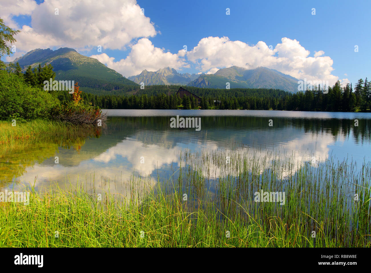 Schönen See in der Hohen Tatra - Štrbské Pleso Stockfoto