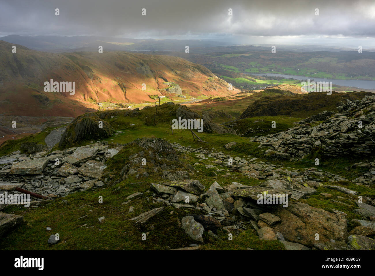 Saddlestone Steinbruch an der Flanke der alte Mann der Coniston mit coppermines Tal im Nationalpark Lake District, Cumbria, England. Stockfoto