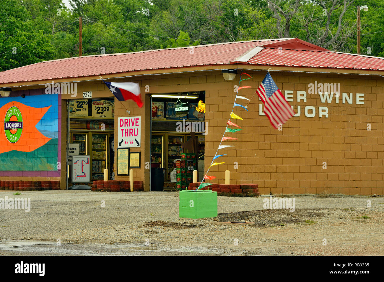 Fahren Sie durch Liquor Store, Mineral Wells, Texas, USA Stockfoto