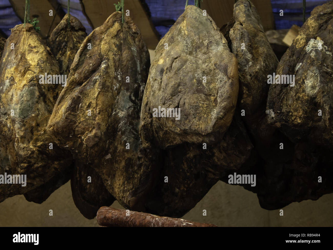 Ausgehärtete jabugo Schinken Metzgerei, Lebensmittel und Ernährung hing Stockfoto