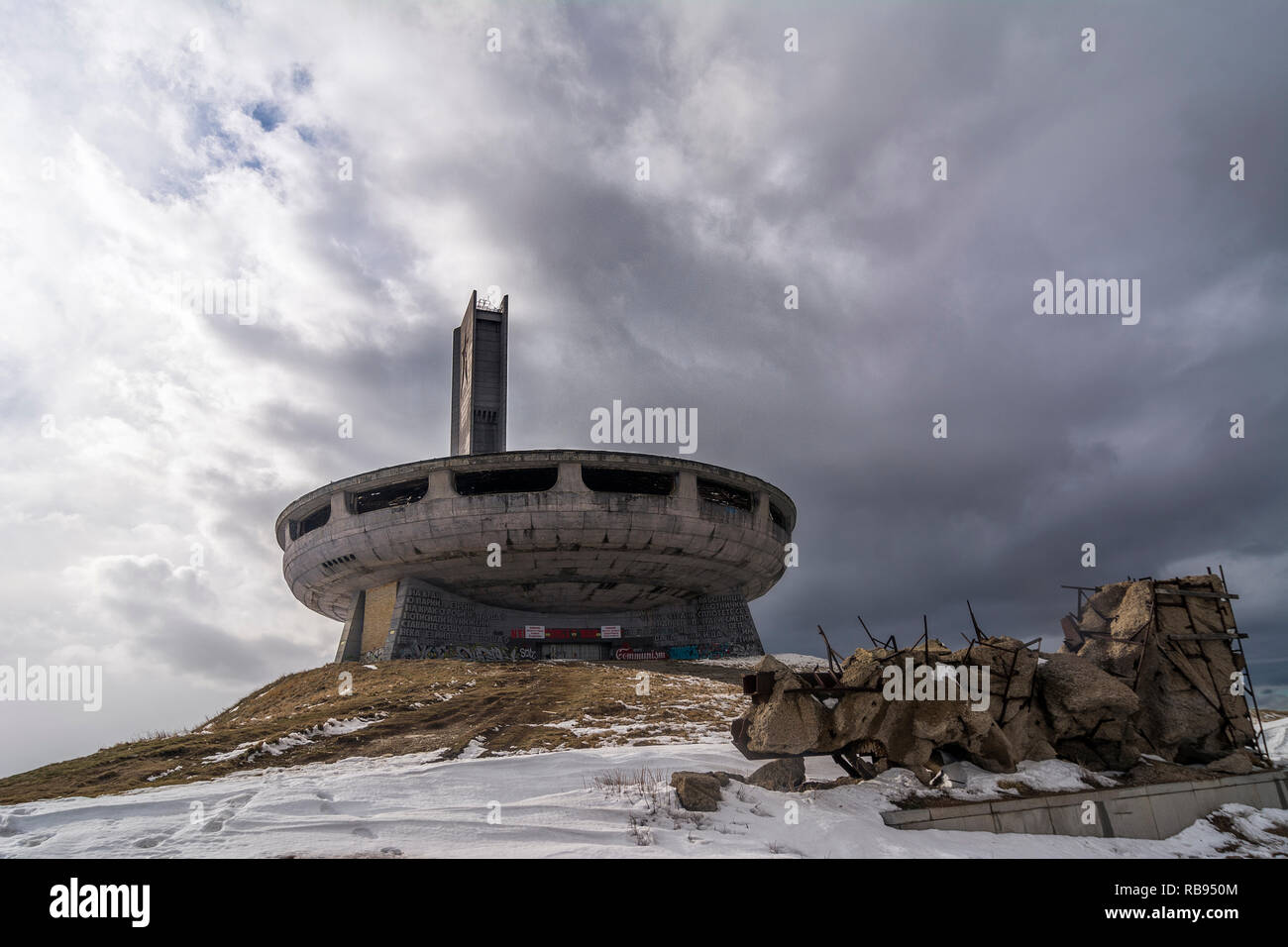 Abgebrochene Kommunismus Denkmal in Bulgarien Stockfoto