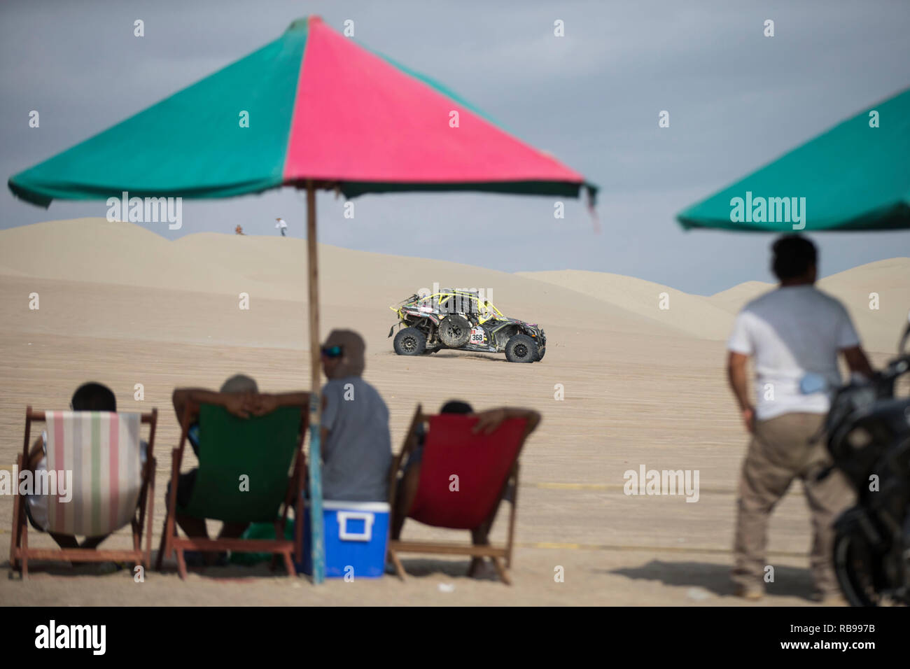 Pisco, Peru. 7. Januar, 2019. Spanier Joan Font und Co-Pilot Juan Felix Bravo Aguilar konkurrieren während der Phase 1 des 2019 Rallye Dakar Race, Pisco, Peru, am 7. Januar 2019. Joan Font und Juan Felix Bravo Aguilar beendete mit 1 Stunde 42 Minuten und 28 Sekunden. (Xinhua / Li Ming) Quelle: Xinhua/Alamy leben Nachrichten Stockfoto