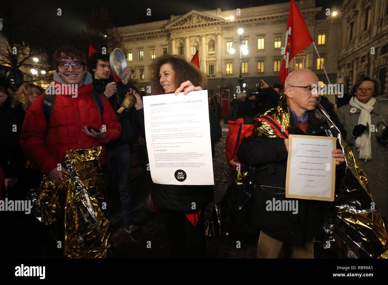 Flash Mob gegen Salvini Dekret und pentolata in Piazza Scala zu für die Aussetzung der mit der DL auf Migranten Fragen (Massimo Alberico, Mailand - 2019-01-07) p.s. La foto e 'utilizzabile nel rispetto del contesto in Cui e' Stata scattata, e senza intento diffamatorio del decoro delle Persone rappresentate Stockfoto