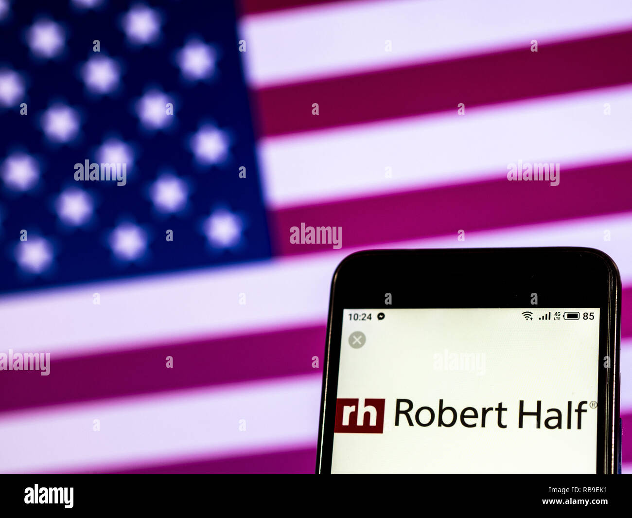 Januar 7, 2019 - Kiew, Ukraine - Robert Half International Management Consulting Company Logo gesehen auf einem Smartphone angezeigt. (Bild: © Igor Golovniov/SOPA Bilder über ZUMA Draht) Stockfoto