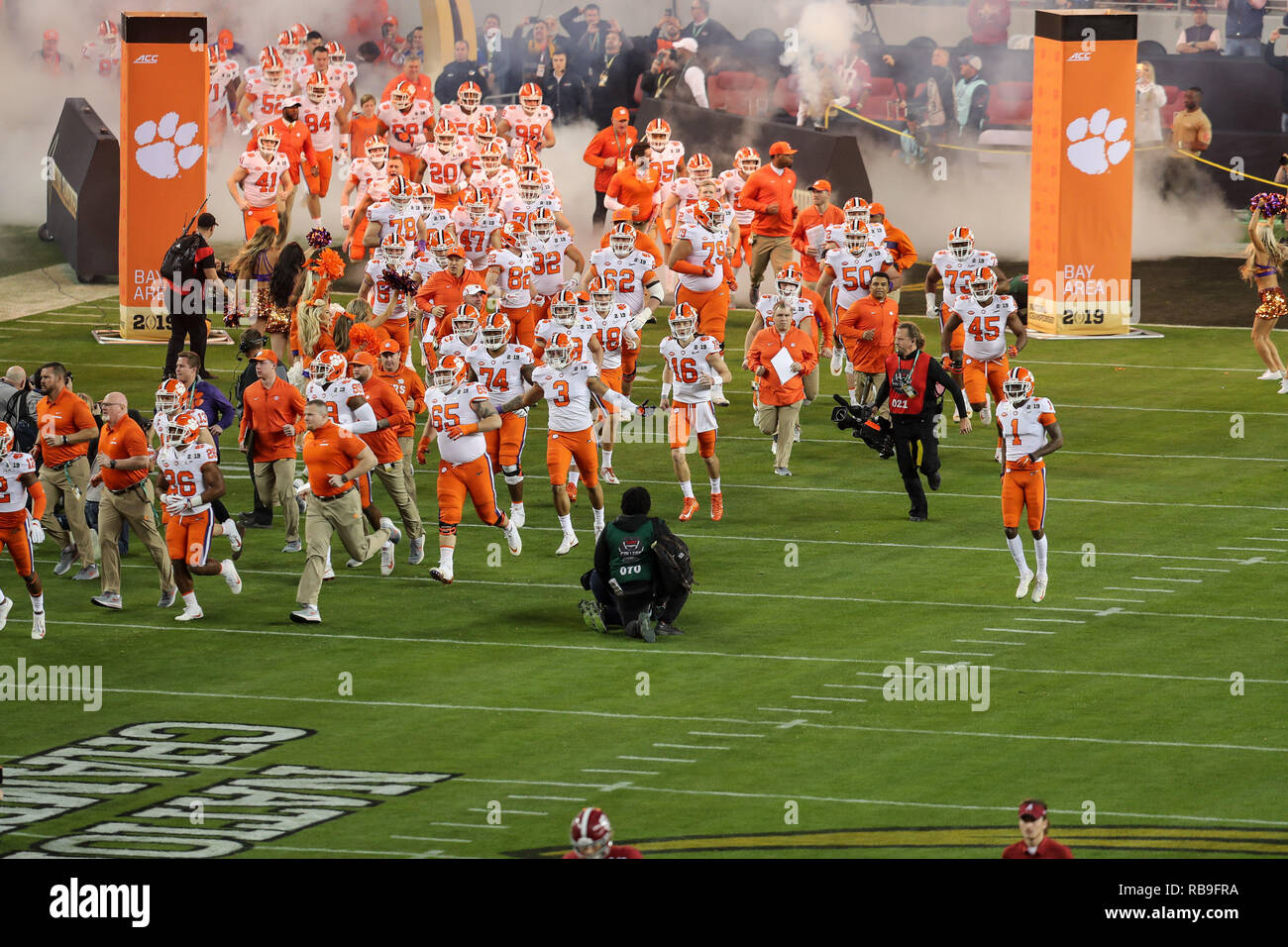 San Jose, CA. 07 Jan, 2019. Clemson Tiger nehmen Sie das Feld für die Alabama vs Clemson nationale Meisterschaft Bay Area Spiel bei Levis Stadion am Montag, Januar 07, 2019 (Foto von Jevone Moore) Credit: Csm/Alamy leben Nachrichten Stockfoto