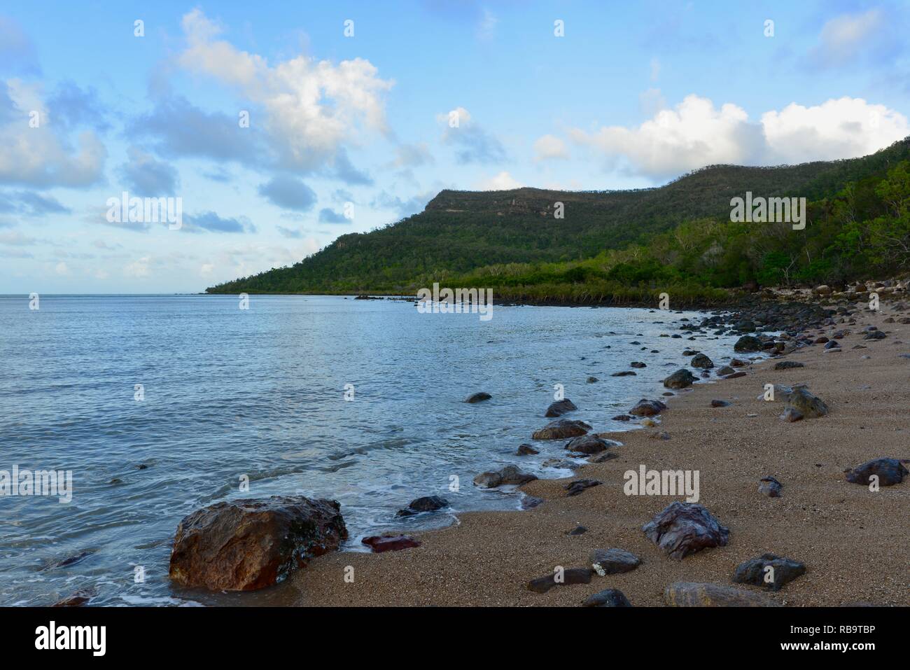 Cape Hillsborough von Smalleys Strand Campingplatz gesehen, Cape Hillsborough National Park, Queensland, Australien Stockfoto