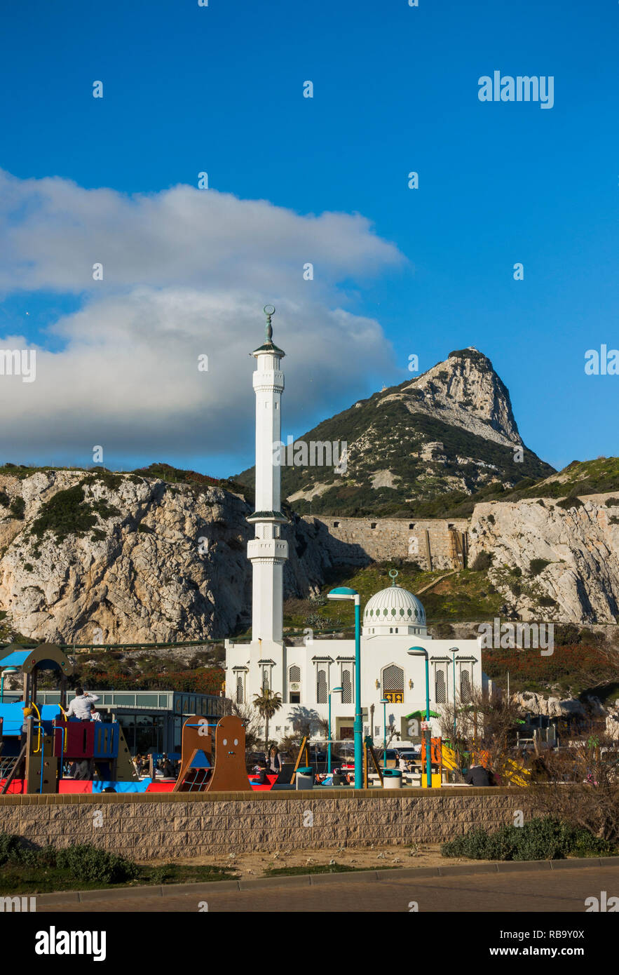 Ibrahim-al-Ibrahim Moschee in Europa Punkt in Gibraltar, Übersee britisches Territorium ein Geschenk von König Fahd, Felsen von Gibraltar, UK, Europa. Stockfoto