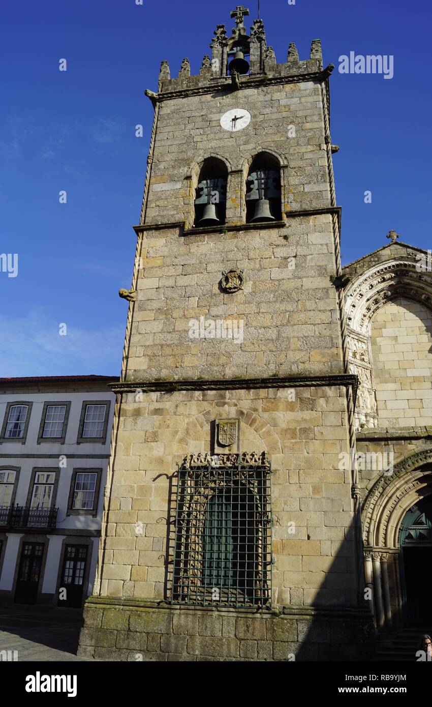 Der Turm des Convento de Nossa Senora de Oliveira, Guimaraes, Portugal Stockfoto