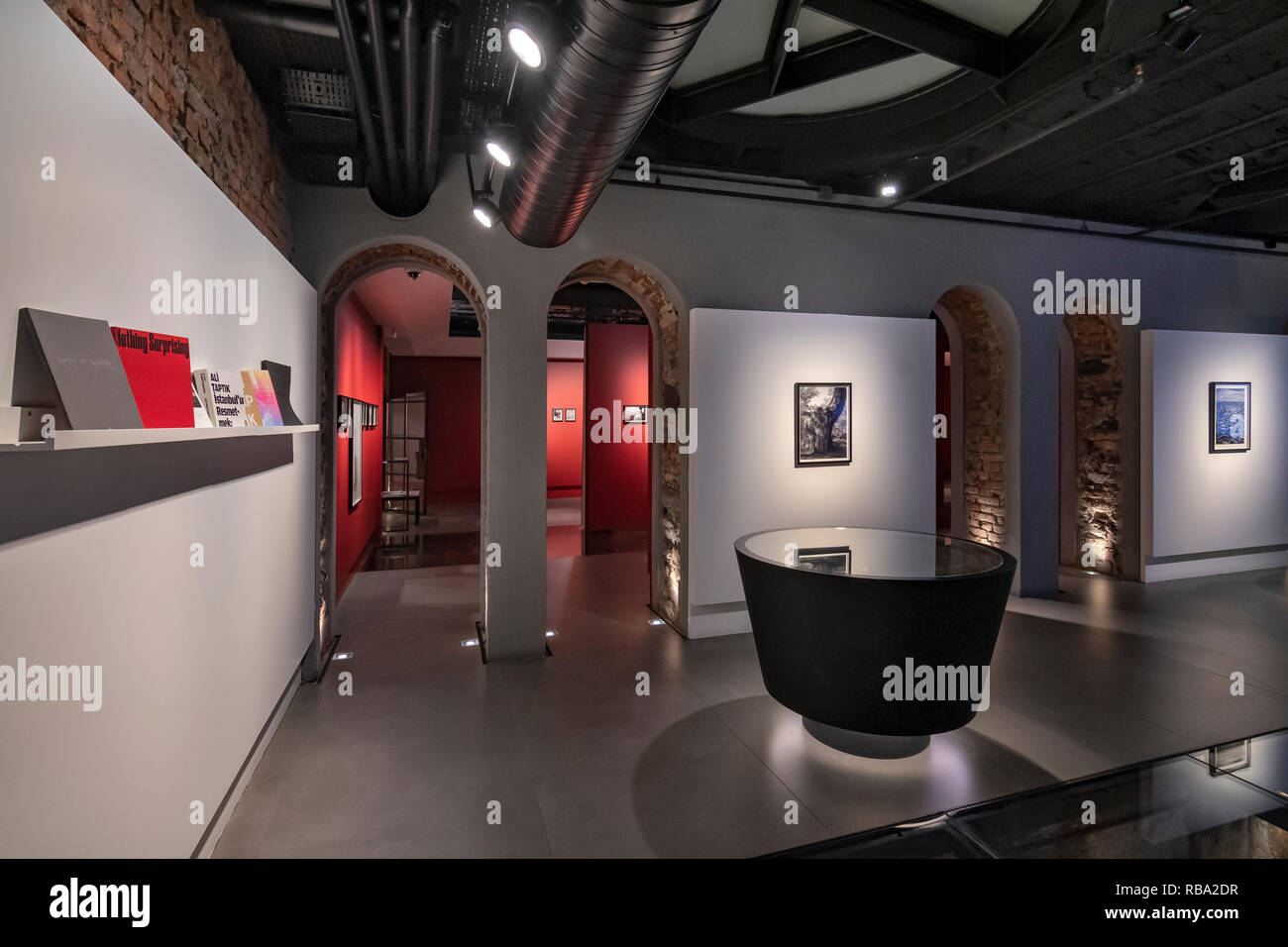 Innenraum der Leica Galerie Istanbul (innerhalb der historischen Brauerei in Bomonti), Türkei Stockfoto