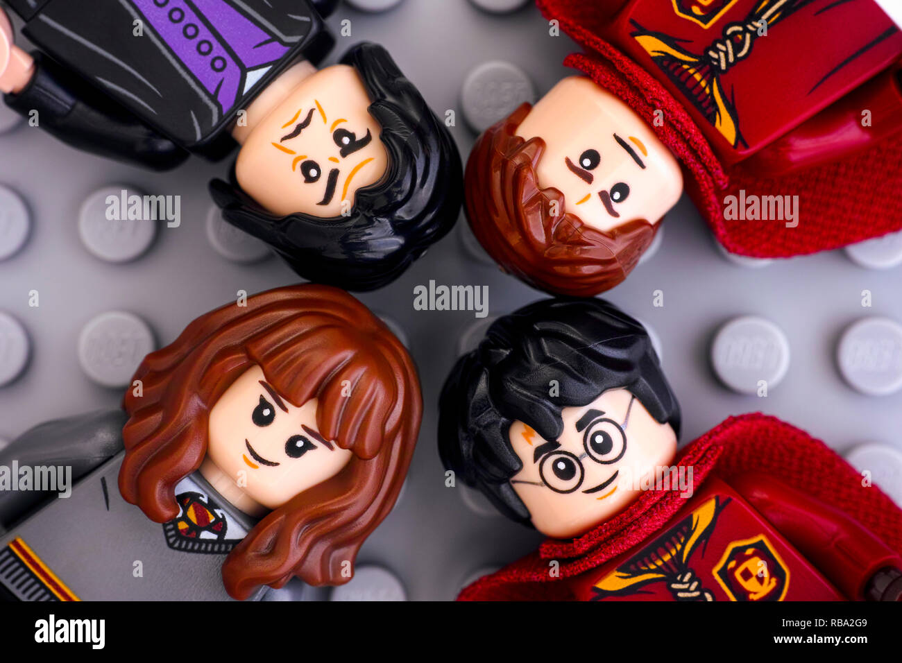 Tambow, Russische Föderation - Januar 06, 2019 4 LEGO Harry Potter Minifiguren - Harry Potter, Hermine Granger, Severus Snape und Oliver Wood Stockfoto