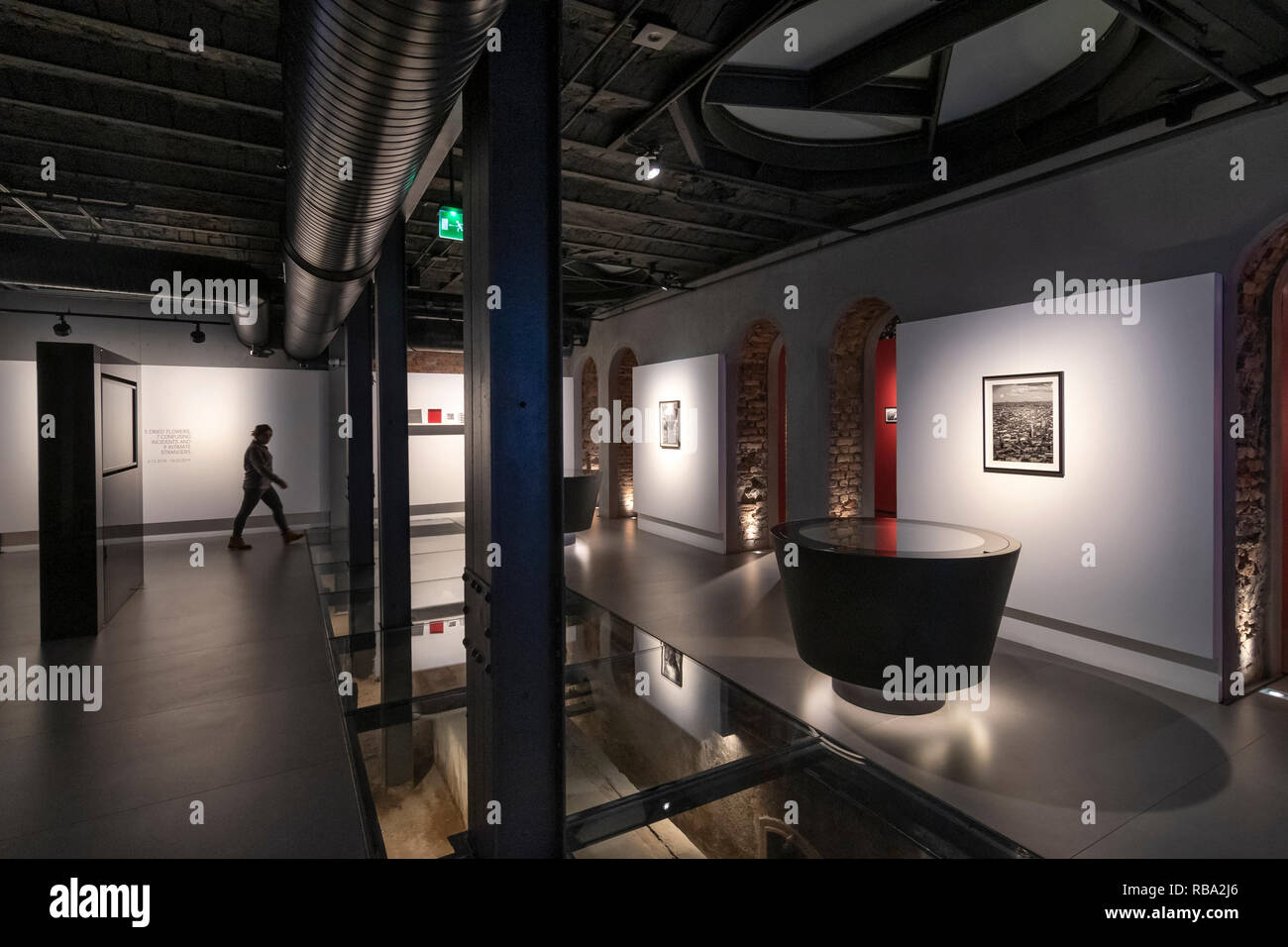 Innenraum der Leica Galerie Istanbul (innerhalb der historischen Brauerei in Bomonti), Türkei Stockfoto