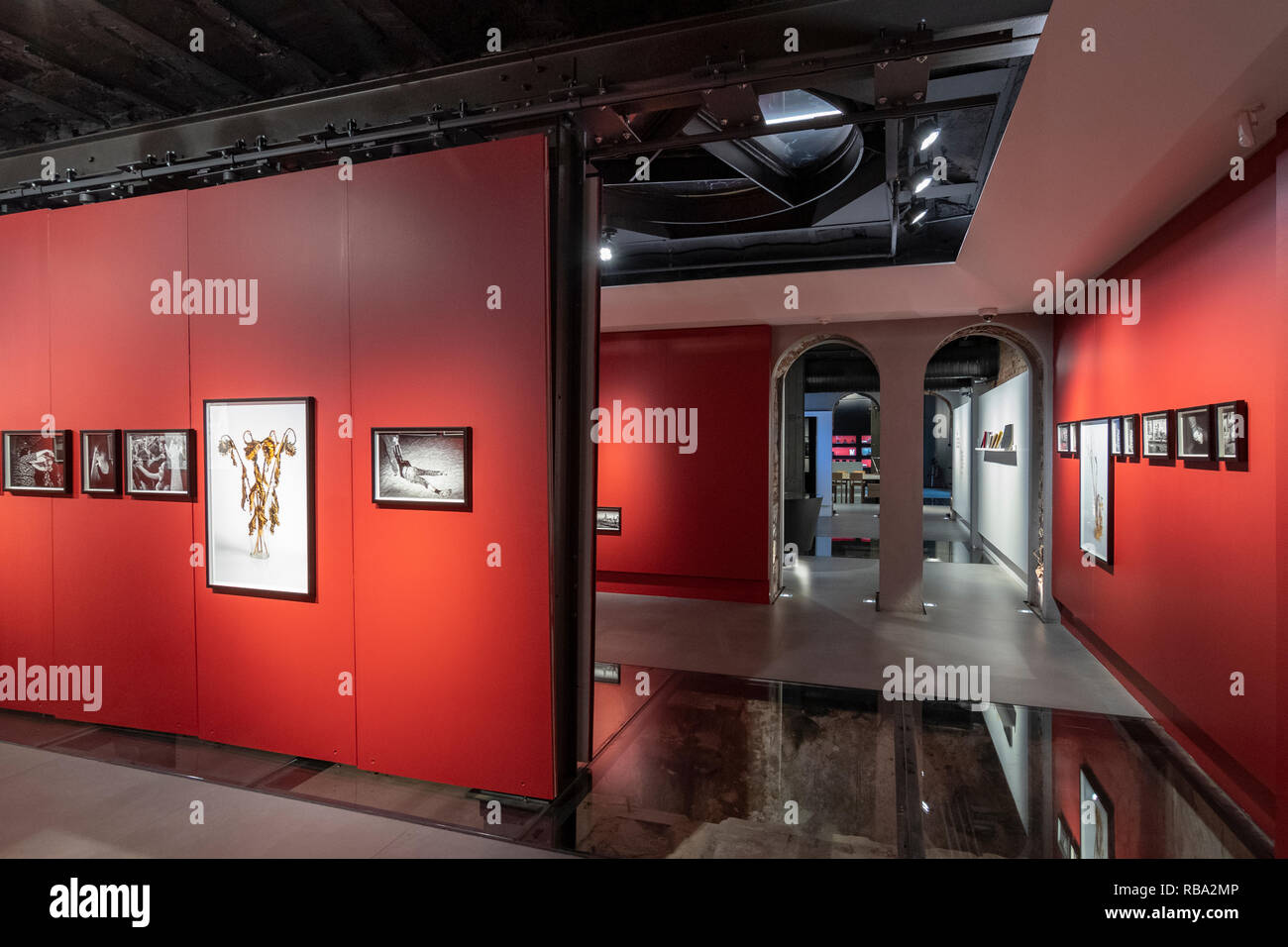 Innenraum der Leica Galerie Istanbul (innerhalb der historischen Brauerei in Bomonti), Türkei Stockfoto
