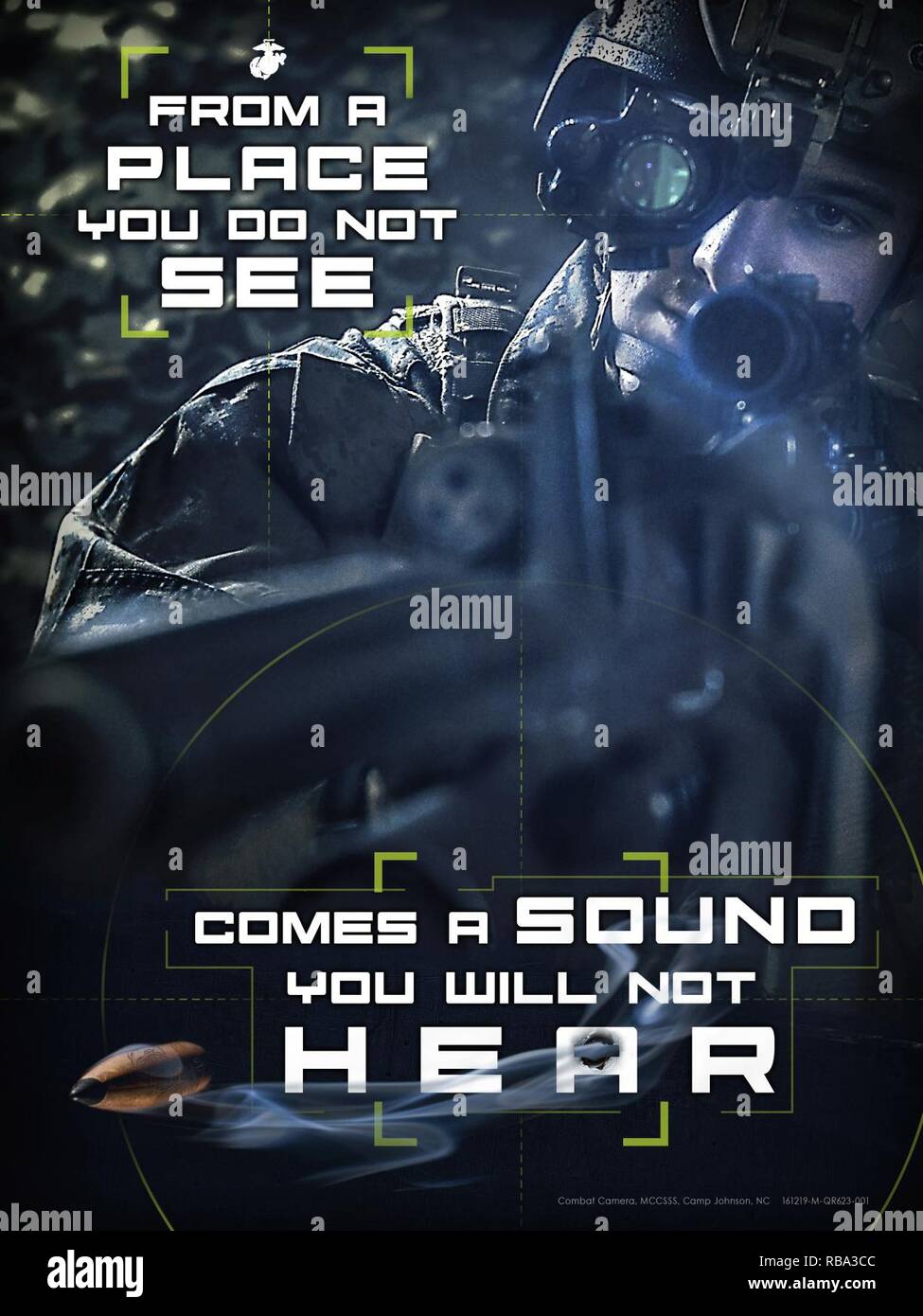 Plakat erstellt Marine Corps Combat Service unterstützen sie die Schülerinnen und Schüler und Personal zu motivieren. Jeder Marine ist ein rifleman und Treffsicherheit trainiert. Stockfoto