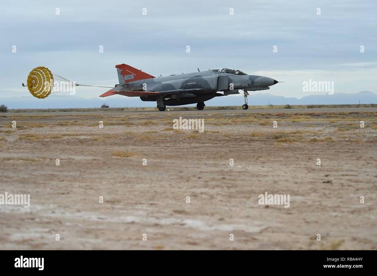 QF-4 Phantom landet auf der Landebahn während der Phinal Phlight Ereignis, Dez. 21, 2016 Holloman Air Force Base, NM. Die QF-4 Phantom rund 145 unbemannte Einsaetze geflogen hat. Stockfoto