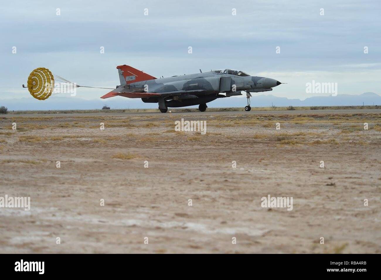 Flieger von der 82nd Aerial Target Squadron, Det. 1 Holloman Air Force Base, NM. Gastgeber der letzte Flug der QF-4 Phantom als Teil der Phinal Phlight Zeremonie am Dez. 21, 2016. Die Zeremonie gedacht und zog sich die QF-4 Phantom nach 53 Jahren im Dienst für die Air Force. Stockfoto