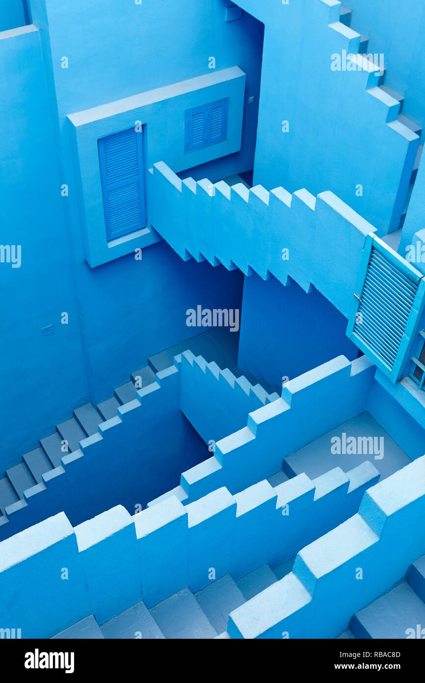 Geometrische Gebäude Treppen. Die rote Wand, La Manzanera. Calpe, Spanien Stockfoto