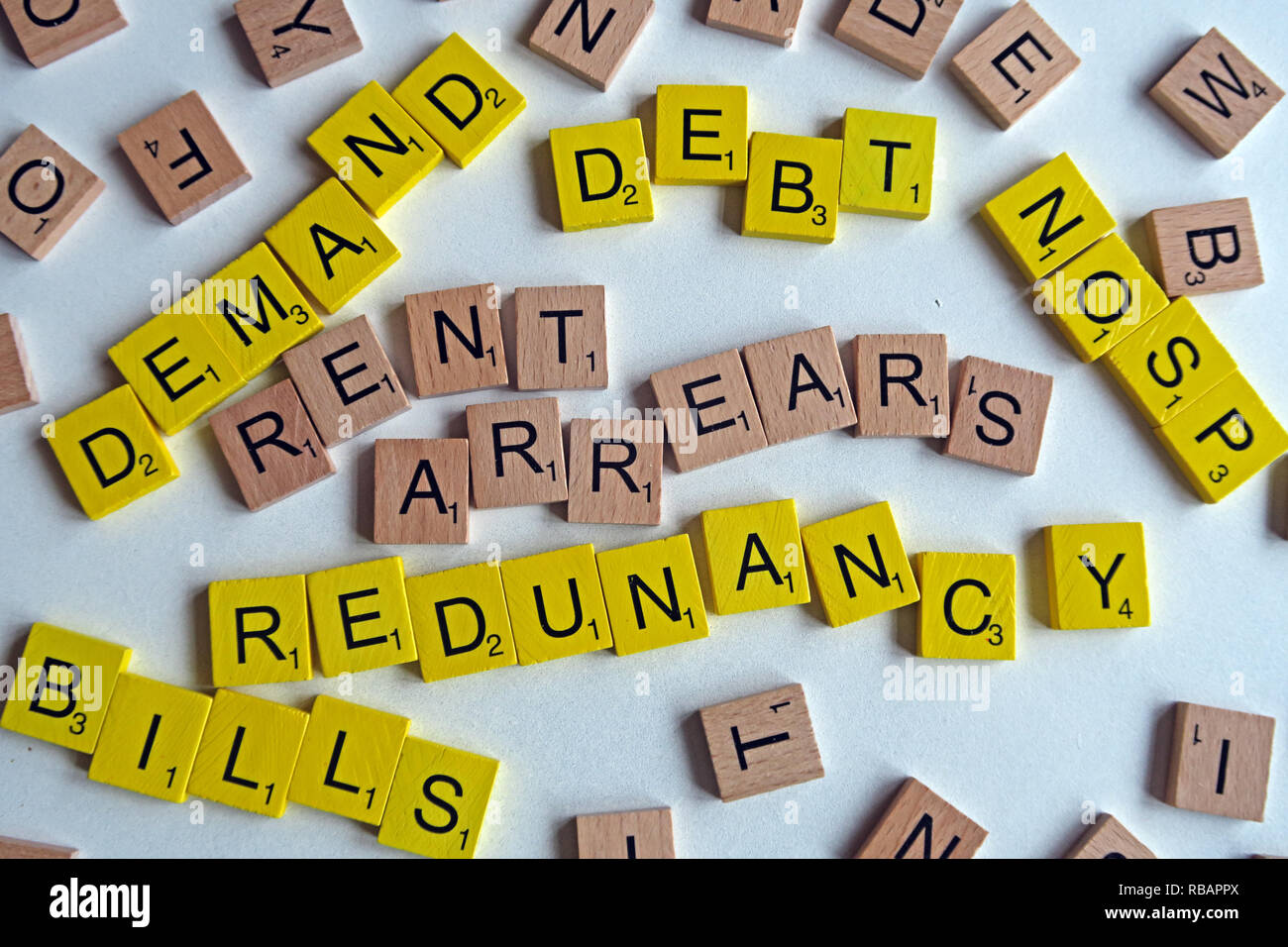 Mietrückstände, Schuldverschreibungen, Wechsel, die Endnachfrage, NOSP, CCJ, Klage, verliert Job, Arbeitslose, Redundanz, die in Buchstaben geschrieben Stockfoto