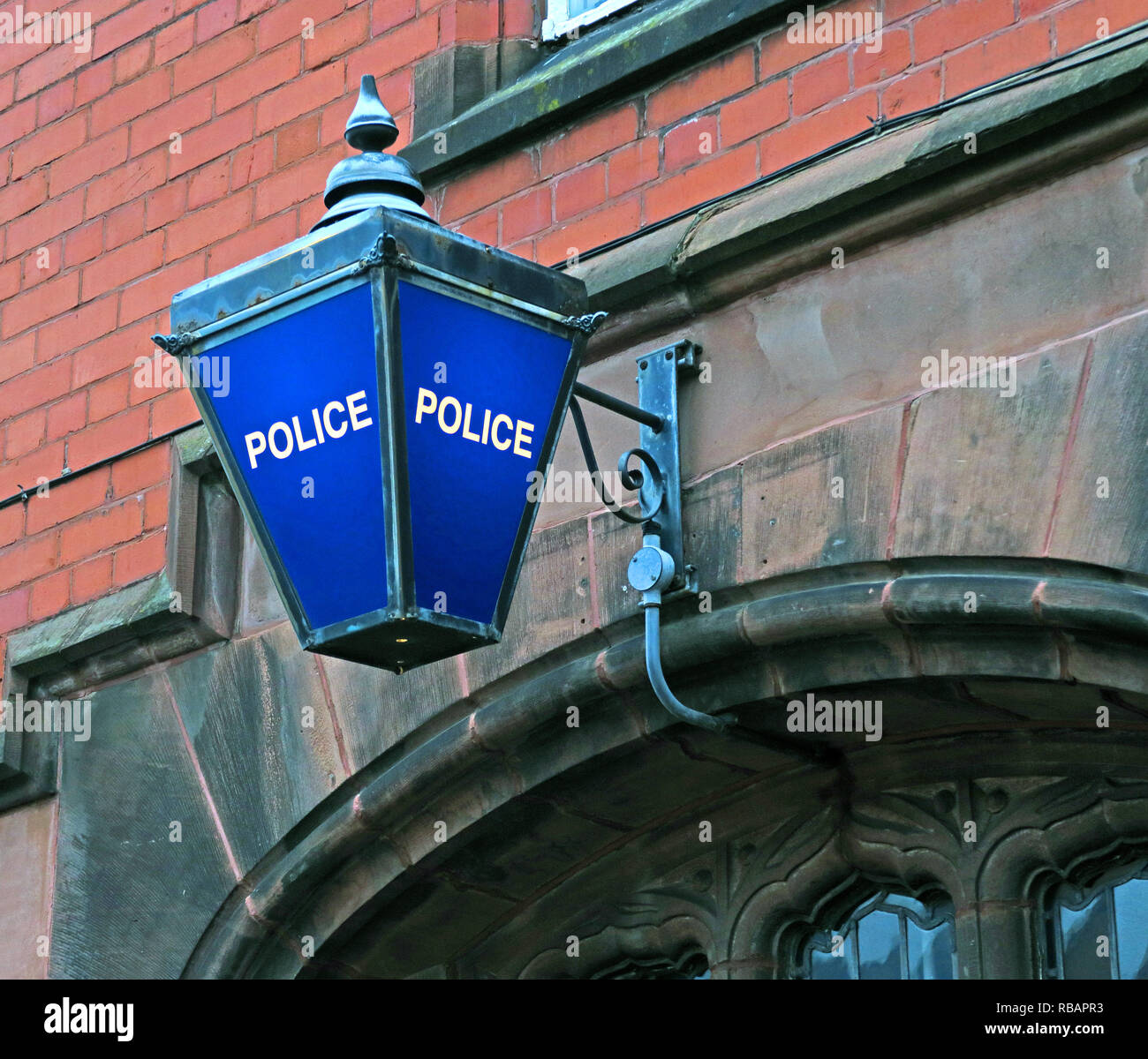 Traditionelles & historisches Blue Police Station Lamp, Stockton Heath Police Station, South Warrington, Cheshire, Nordwestengland, Großbritannien, WA4 2AF Stockfoto