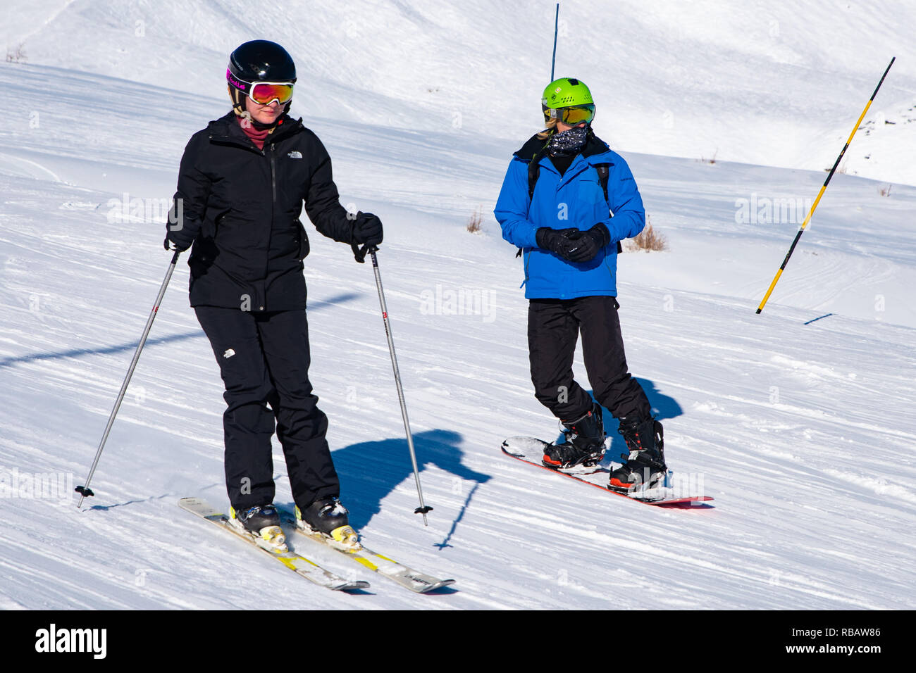 Leute genießen, Ski- und Snowboard für Winterurlaub in den Alpen, Les Arcs 2000, Savoie, Frankreich, Europa Stockfoto