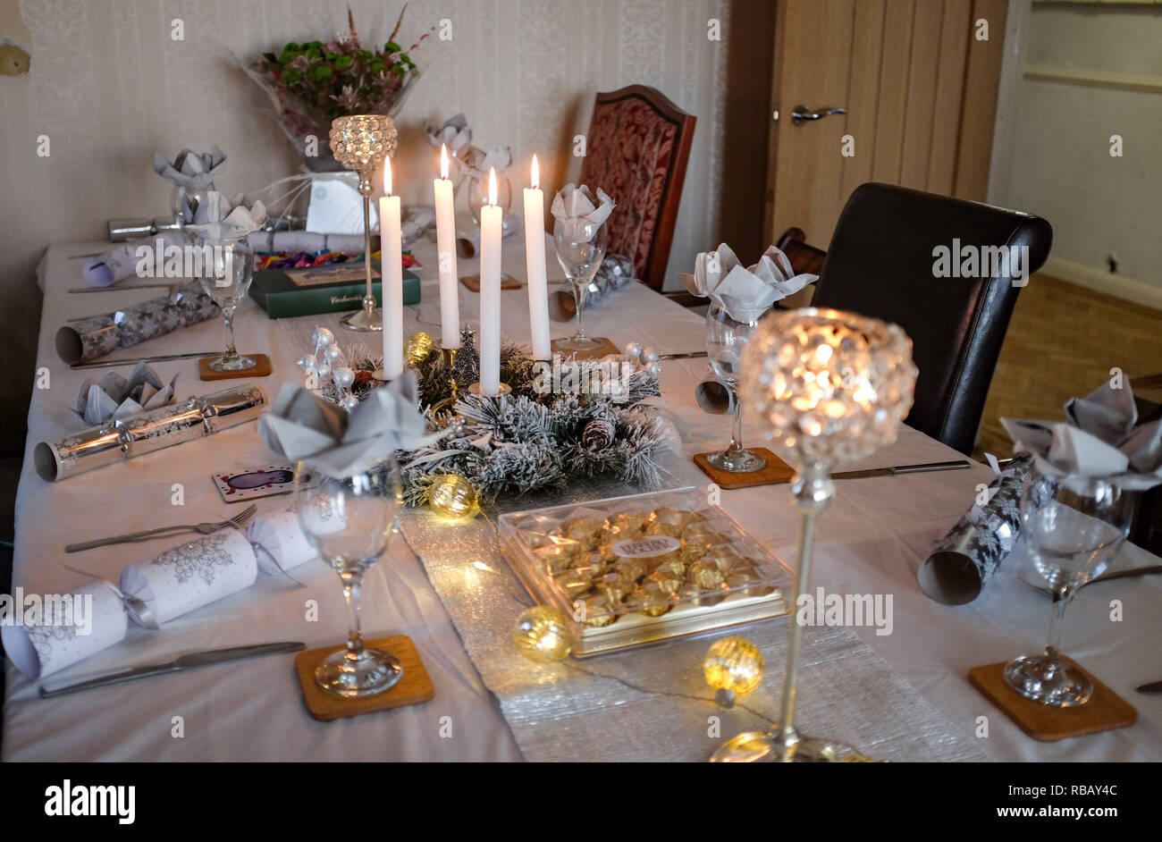 Tabelle für Festessen an Weihnachten Stockfoto