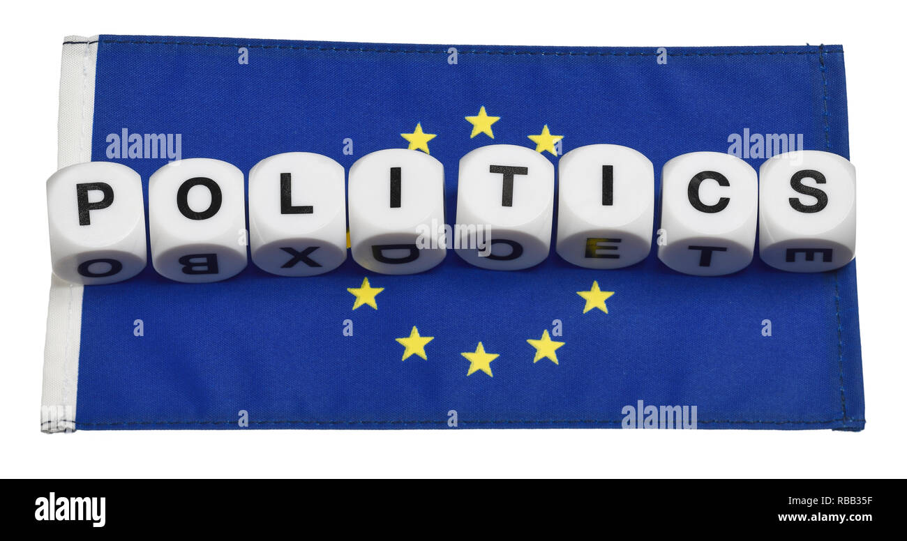 Das Wort Politik auf einer Fahne der Europäischen Union buchstabiert Stockfoto