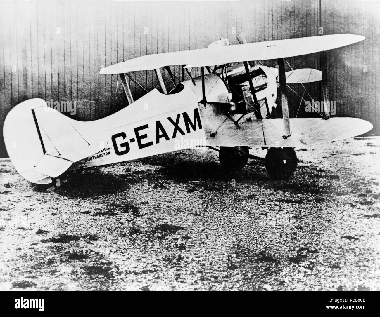 Avro 539 B Racer, G-EAXM. Der Avro 539 (später 539 A) war ein einsitziger Wasserflugzeug erste am 29. August 1919 geflogen. Registriert G-EALG. Der Schneider Trophy wurde am 10. September 1919 statt, aber die 539 wurde beseitigt. Es wurde später als landplane mit einem kleineren fin geändert und an der Antenne Derby geflogen, im Juli 1920. Das Flugzeug landete aber gezwungen war, als der Avro 539 B für die 1921 Aerial Derby mit einem 450 ps Napier Lion umgebaut und überarbeitete Fahrwerk und registriert G-EAXM. Es war in einer Landung Unfall in Hamble am 15. Juli 1921 zerstört am Vorabend des Rennens. Stockfoto