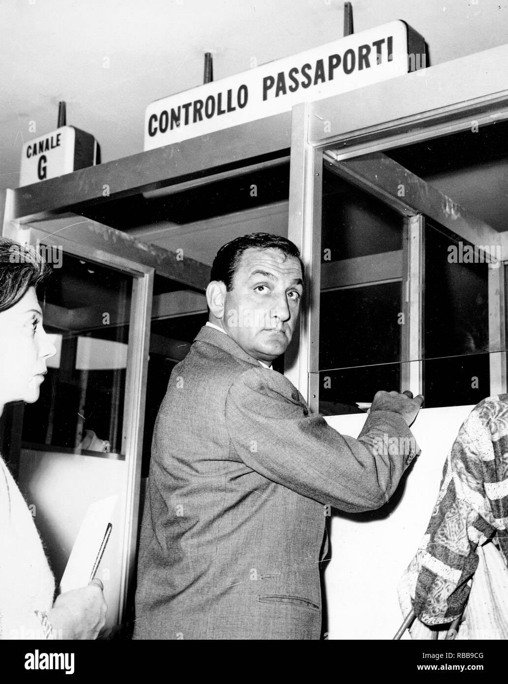 Lino ventura Fotos und Bildmaterial in hoher Auflösung Alamy