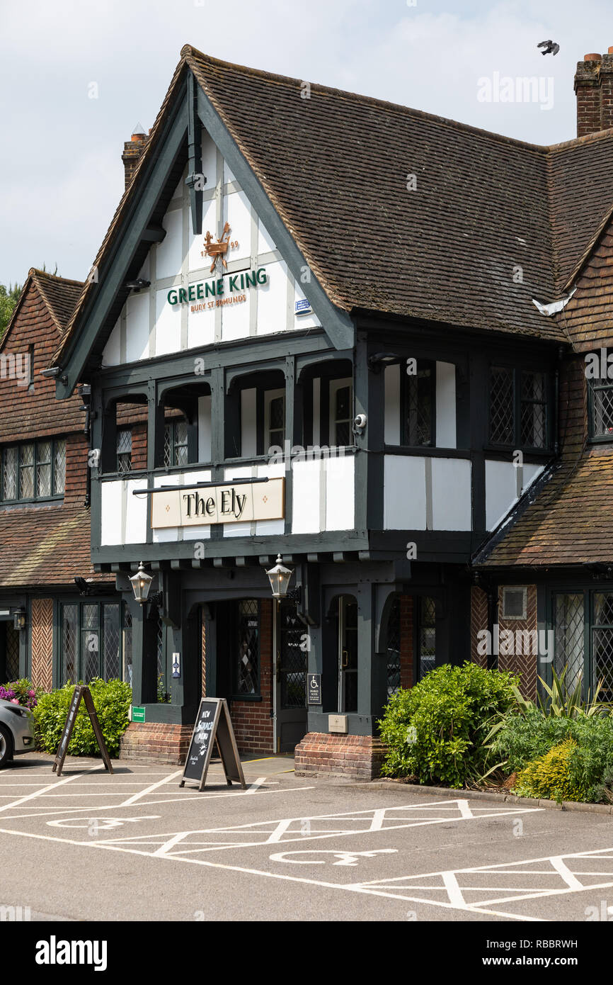 Die Ely Pub und Hotel auf einer 30, Farnborough, Hampshire, Großbritannien Stockfoto