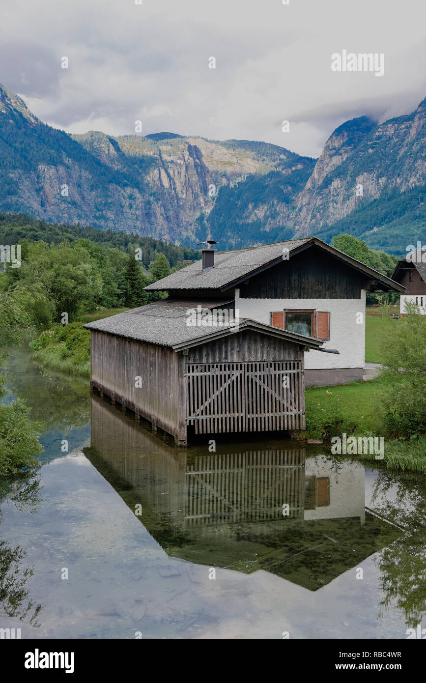 Riverside Cottage in Hallstatt Stockfoto