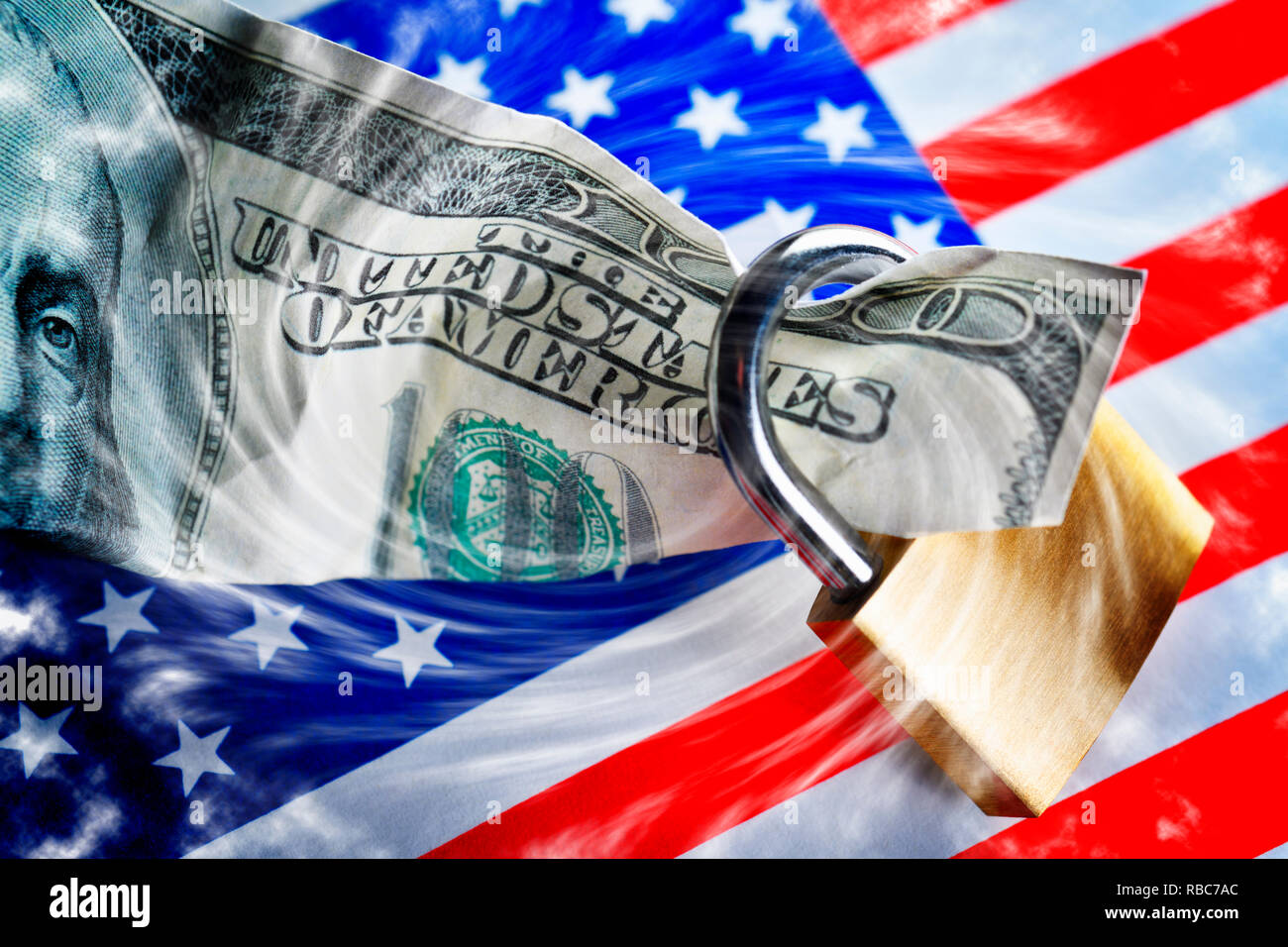 Dollarschein in Vorhängeschloss, US-Regierung Herunterfahren Stockfoto