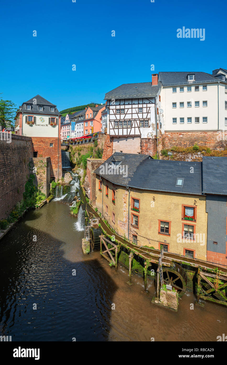 Historische Hackenberger Mühle und Leuk Wasserfälle, Saarburg, Rheinland-Pfalz, Deutschland Stockfoto