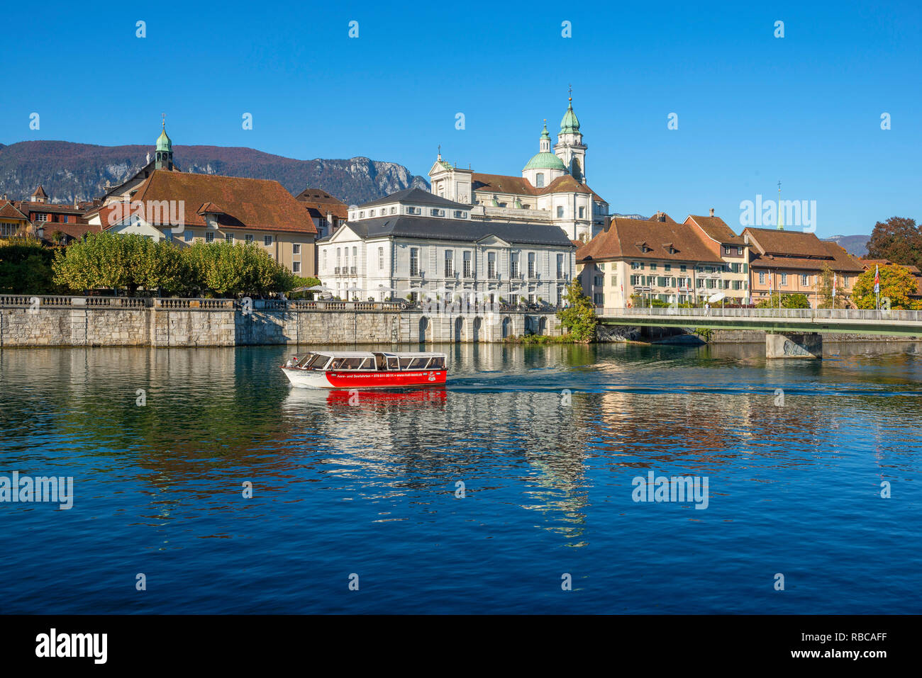 Aare mit St. Ursen Kathedrale, Solothurn, Schweiz Stockfoto