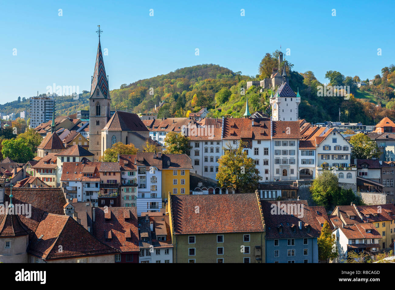 Stadt Kirche von Baden mit Stein schloss, Aargau, Schweiz Stockfoto