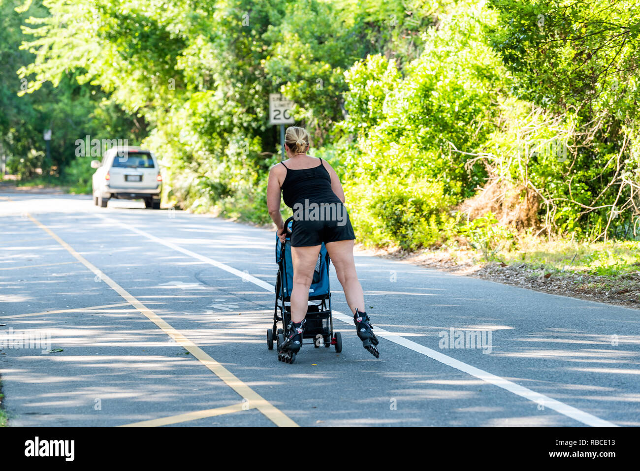Roller skating baby in stroller -Fotos und -Bildmaterial in hoher Auflsung   Alamy