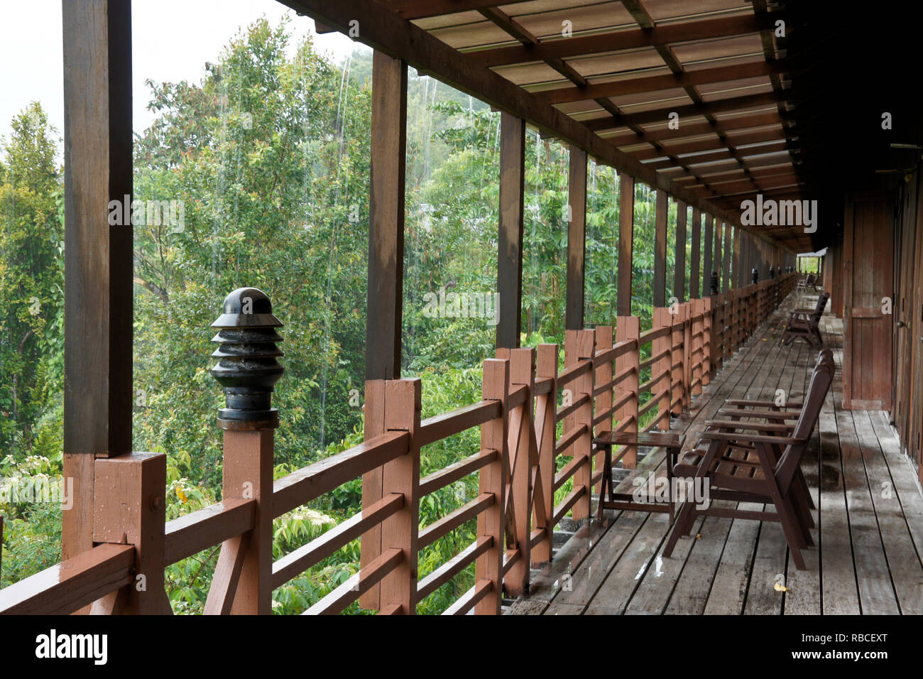 Tropischen regensturm an Aiman Batang Ai Resort, Batang Ai, Sarawak (Borneo), Malaysia Stockfoto