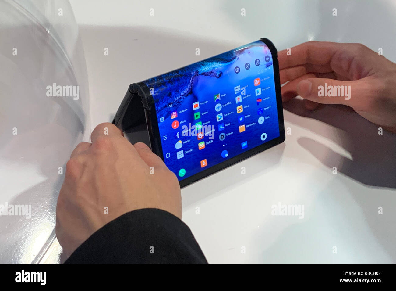 Die Royole Corporation FlexPai, erste faltbarer Bildschirm Smartphone der Welt, das seine Premiere auf der Consumer Electronics Show (CES) in Las Vegas. Stockfoto