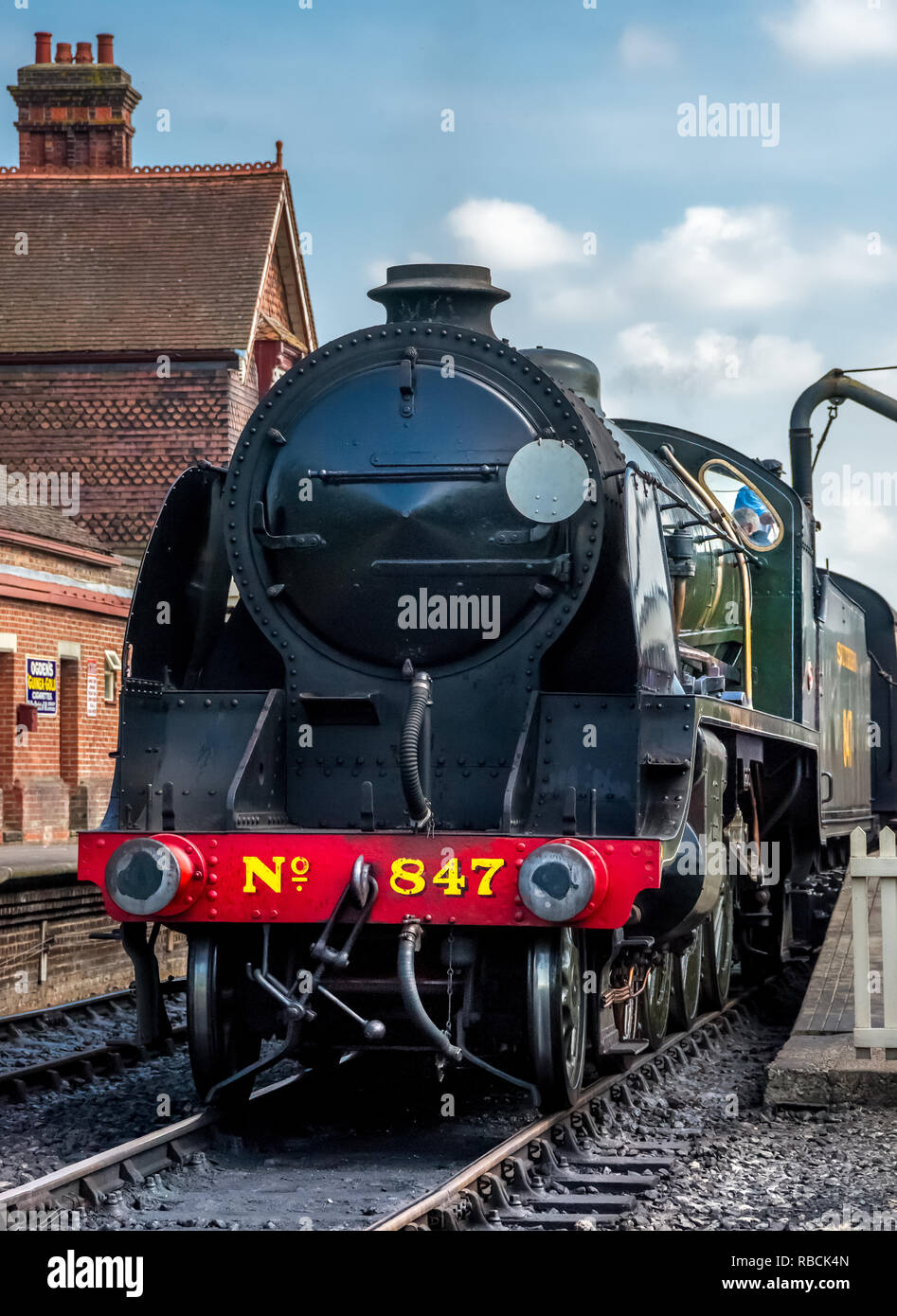 Southern 847 nehmen auf Wasser an der Sheffield Park Stockfoto