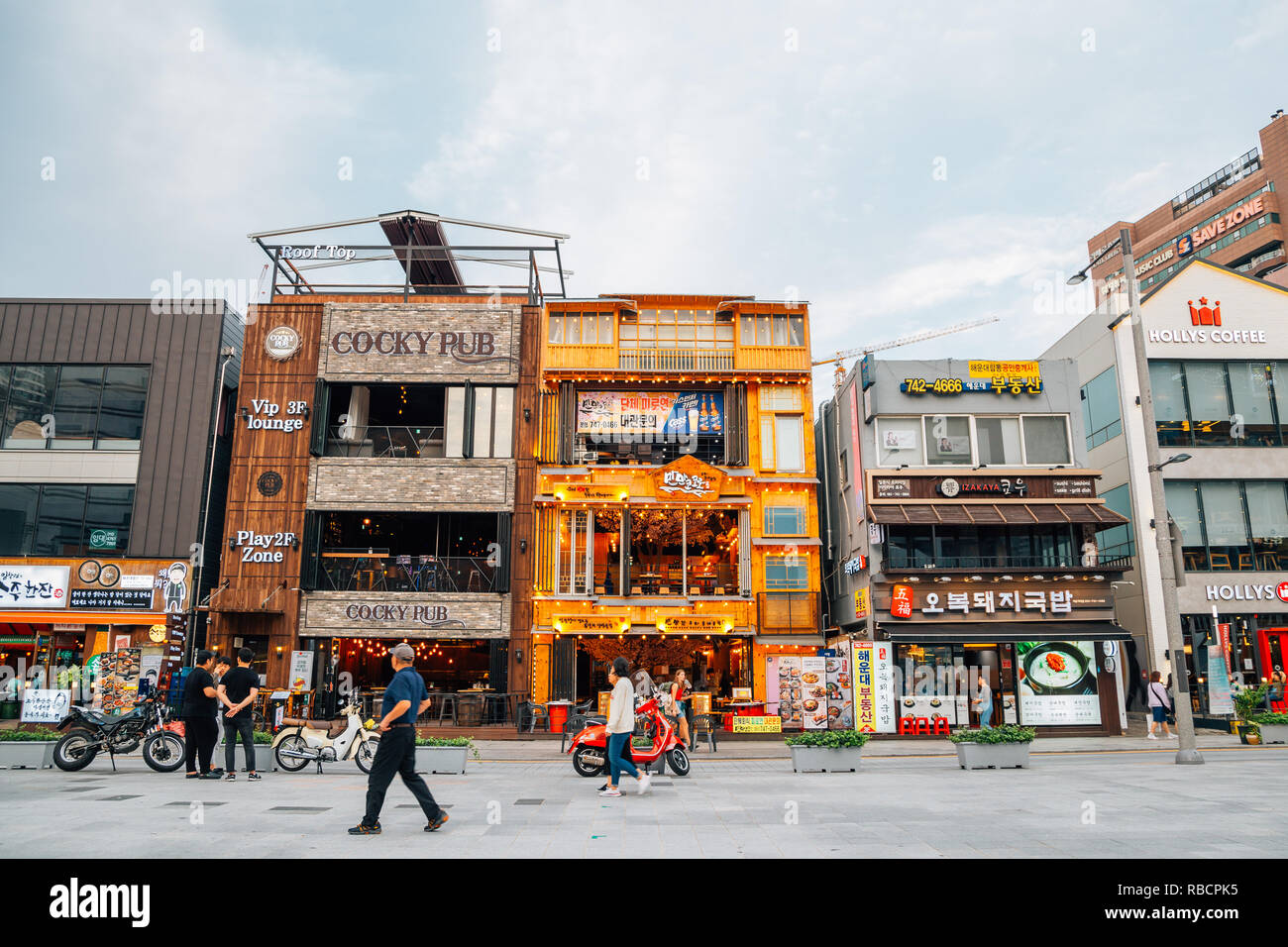 Busan, Korea - 23. September 2018: Haeundae Beach Restaurant Street Stockfoto
