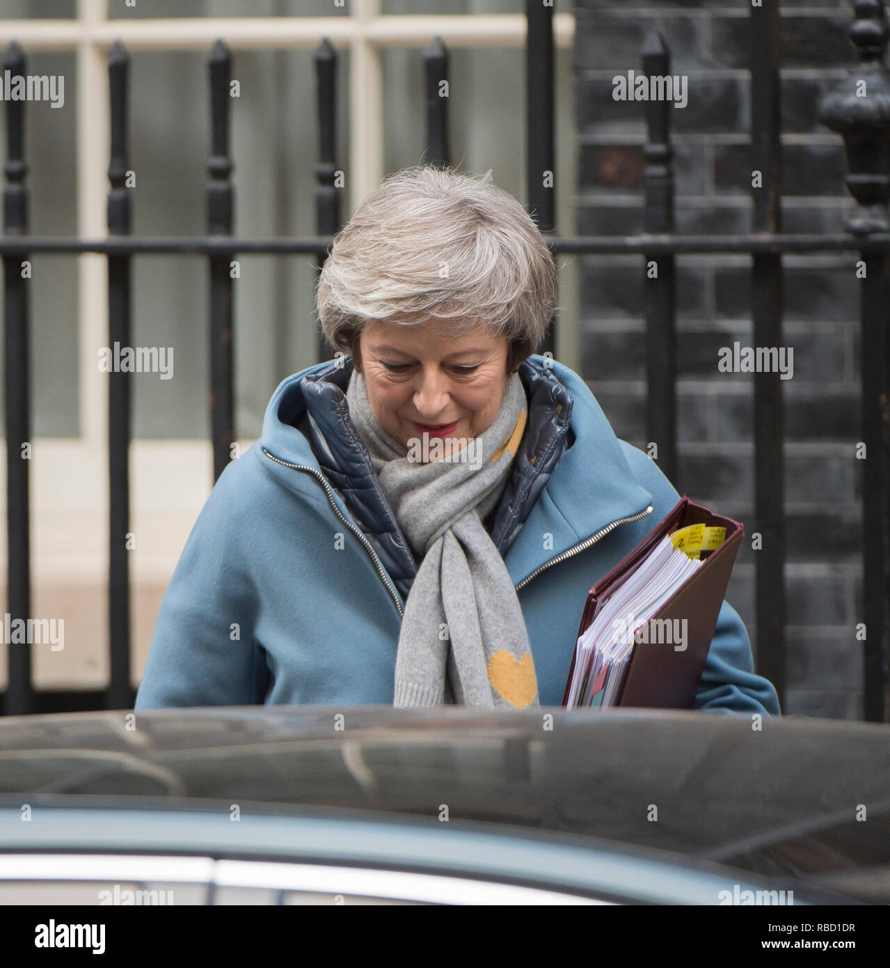 Downing Street, London, UK. 9. Januar 2019. Premierminister Theresa May Blätter 10 Downing Street zu besuchen Ministerpräsidenten Fragen im Parlament, einen Tag, nachdem Tory Rebellen für eine Änderung des Haushaltsgesetzes gestimmt. Credit: Malcolm Park/Alamy Leben Nachrichten. Stockfoto