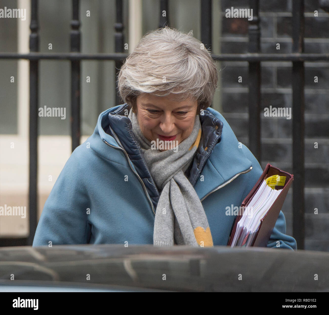Downing Street, London, UK. 9. Januar 2019. Premierminister Theresa May Blätter 10 Downing Street zu besuchen Ministerpräsidenten Fragen im Parlament, einen Tag, nachdem Tory Rebellen für eine Änderung des Haushaltsgesetzes gestimmt. Credit: Malcolm Park/Alamy Leben Nachrichten. Stockfoto
