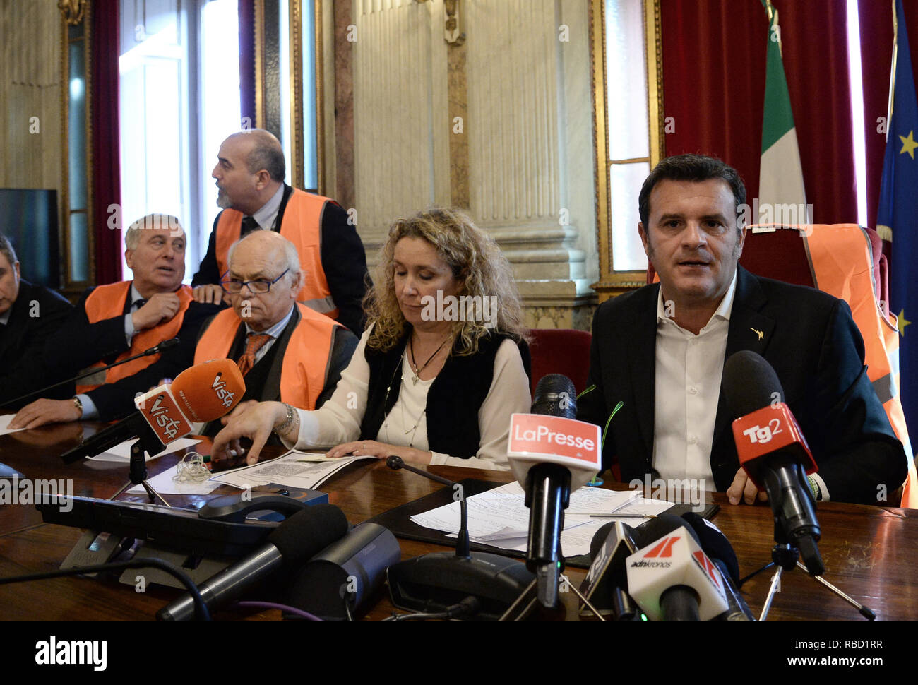 Foto Fabio Cimaglia/LaPresse 09-01-2019 Roma Politica Ministero delle Politiche agricole. Incontro con ich Gilet arancioni Nella foto Gianmarco Centinaio Foto Fabio Cimaglia/LaPresse 09-01-2019 Roma (Italien) Politik Ministerium für Agrarpolitik. Treffen mit orange Warnwesten Im pic Gianmarco Centinaio Stockfoto