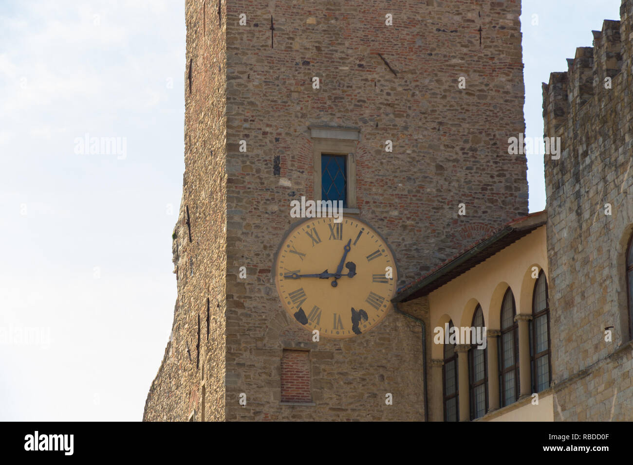 Italien, Arezzo - 12. März 2017: Der in der Nähe des Clock Tower der kommunalen Palast oder Palazzo Dei Priori in Arezzo am 12. März 2017, Toskana. Stockfoto