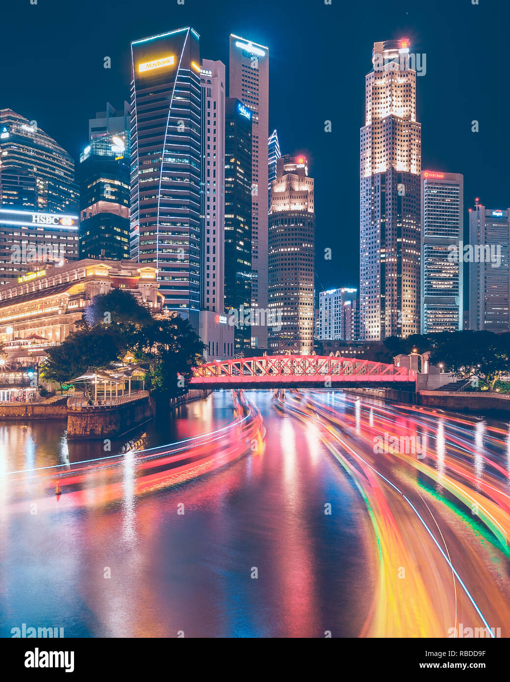 Mündung des Singapore River in die Central Business District. Anderson Brücke ist Teil der Singapur Formel 1 Strecke. Stockfoto