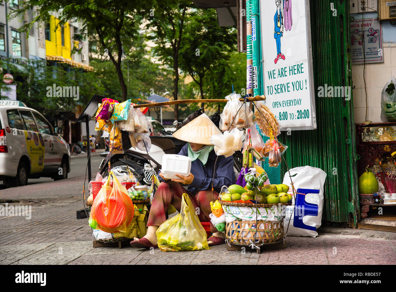 Vietnamesische Straßenküche in Ho-Chi-Minh-Stadt in Vietnam. Stockfoto