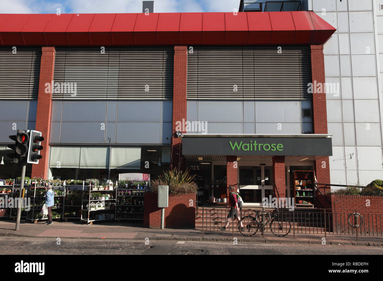 Der Eingang zum Supermarkt Waitrose auf comely Bank, Edinburgh Stockfoto