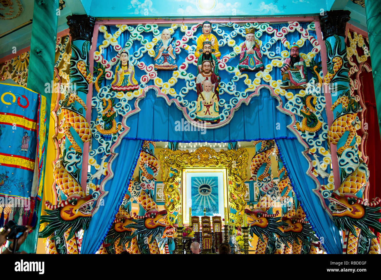 Cao Dai Tempel in Vietnam ist ein atemberaubender Tempel 90 Meilen nördlich von Ho Chi Minh Stadt und stellt eine monotheistische synkretische religiöse Bewegung. Stockfoto