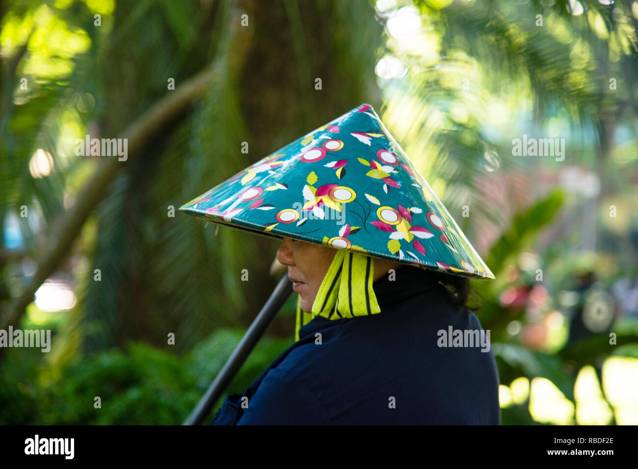 Ein Verwalter im Tao Dan Park in Ho-Chi-Minh-Stadt, ehemals Saigon, Vietnam. Stockfoto